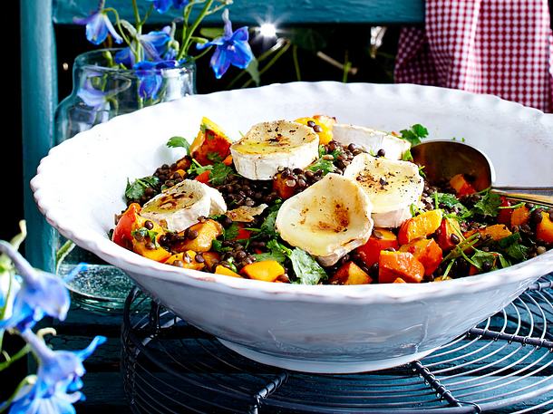 Kürbis-Linsen-Salat mit Ziegenkäse und Walnüssen Rezept Kürbis-Linsen-Salat mit Ziegenkäse und Walnüssen Rezept