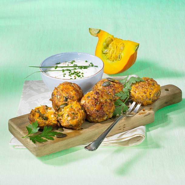 Kürbisfrikadellen mit Joghurtdip Rezept Kürbisfrikadellen mit Joghurtdip Rezept