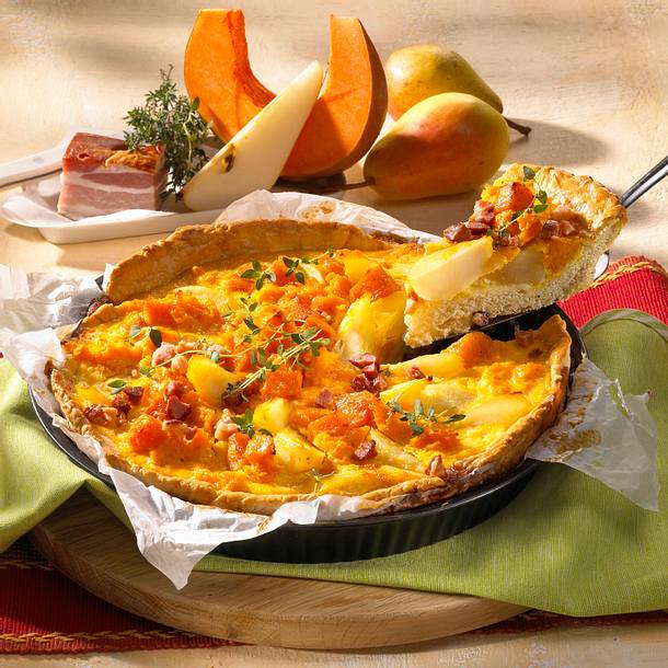 Kürbiskuchen mit Birnen und Speck Rezept Kürbiskuchen mit Birnen und Speck Rezept