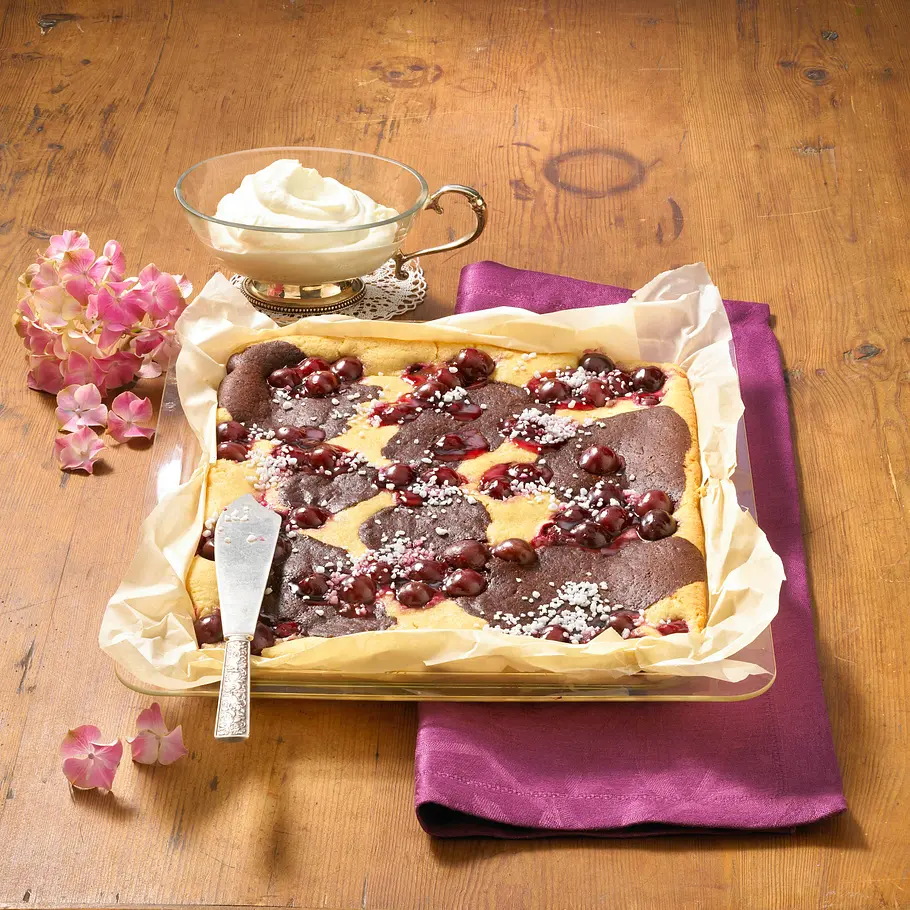 Kuhflecken-Kirschkuchen vom Blech Rezept Kuhflecken-Kirschkuchen vom Blech Rezept