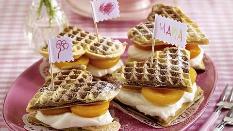 Kuhflecken-Waffeln mit Aprikosenquark Rezept - Foto: Food & Foto, Hamburg