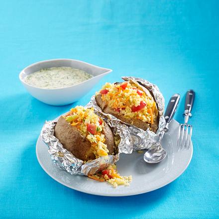 Kumpir mit Couscous-Salat und Spinat-Soße Rezept Kumpir mit Couscous-Salat und Spinat-Soße Rezept
