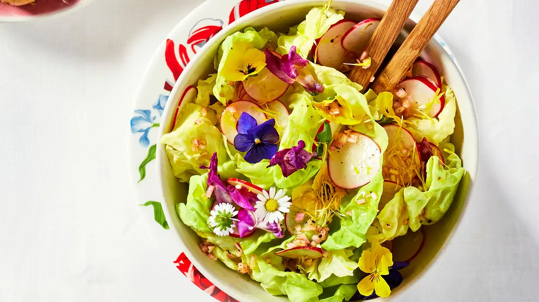 Kunterbunter Blütensalat Rezept - Foto: LECKER @ Bauer Media Group Kunterbunter Blütensalat Rezept - Foto: LECKER @ Bauer Media Group
