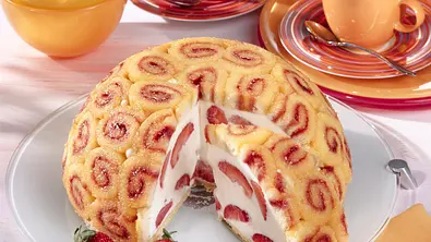 Kuppeltorte mit Biskuitroulade Rezept - Foto: LECKER @ Bauer Media Group
