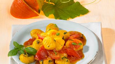 Kürbis-Gnocchi mit Tomatensoße Rezept - Foto: LECKER @ Bauer Media Group