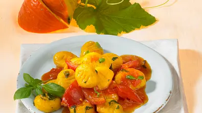Kürbis-Gnocchi mit Tomatensoße Rezept - Foto: LECKER @ Bauer Media Group