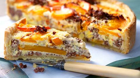 Kürbis-Hack-Quiche mit Schafskäsecreme Rezept - Foto: House of Food / Bauer Food Experts KG