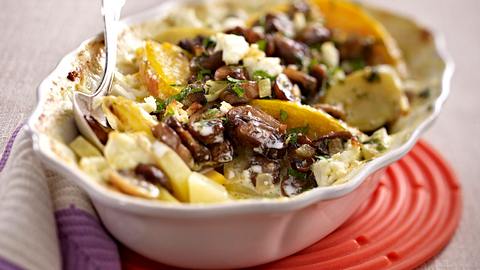 Kürbis-Kartoffel-Auflauf mit Champignon-Haube Rezept - Foto: House of Food / Bauer Food Experts KG