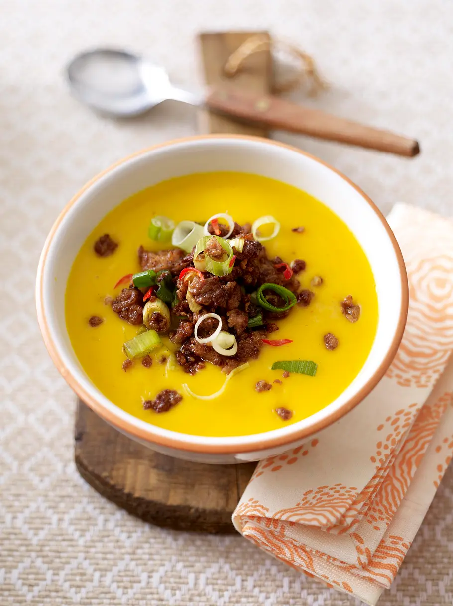 Kürbis-Kartoffel-Suppe mit Hack-Lauchzwiebel-Topping Rezept Kürbis-Kartoffel-Suppe mit Hack-Lauchzwiebel-Topping Rezept