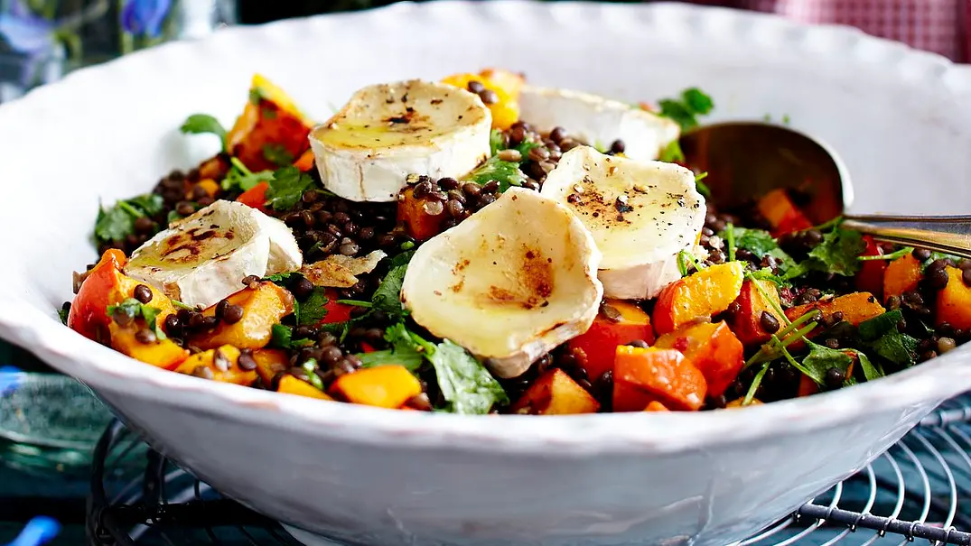 Kürbis-Linsen-Salat mit Ziegenkäse und Walnüssen Rezept - Foto: LECKER @ Bauer Media Group Kürbis-Linsen-Salat mit Ziegenkäse und Walnüssen Rezept - Foto: LECKER @ Bauer Media Group