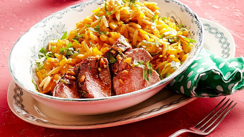 Kürbis-Nudel-Salat mit Lammlachs Rezept - Foto: House of Food / Bauer Food Experts KG