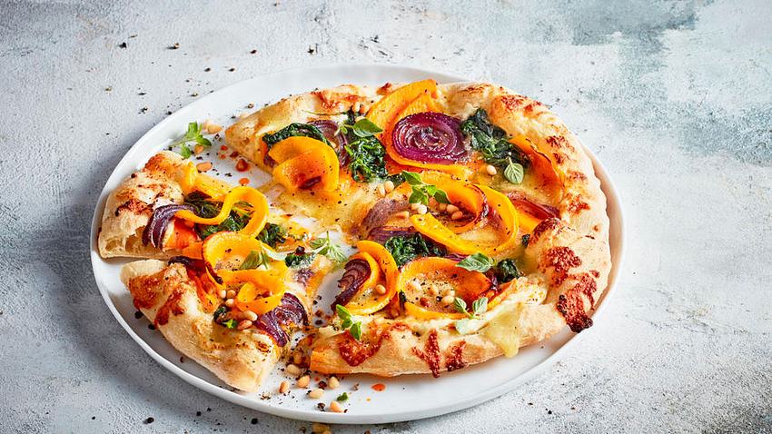 Kürbis-Pizza mit Spinat und Mozzarella Rezept - Foto: House of Food / Bauer Food Experts KG