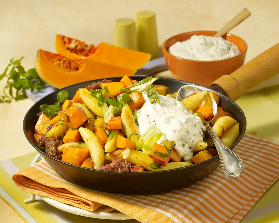 Kürbis-Schupfnudelpfanne mit Hack Rezept Kürbis-Schupfnudelpfanne mit Hack Rezept