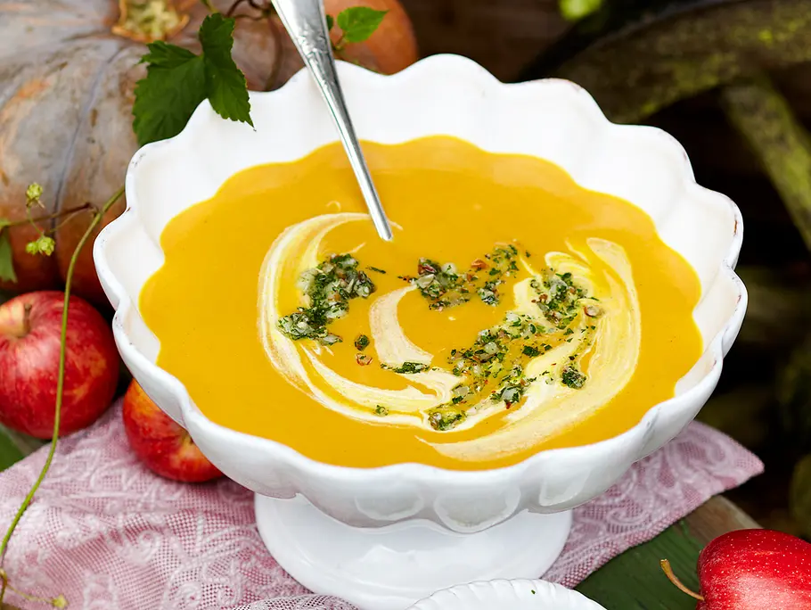 Kürbis-Suppe mit Apfel-Pesto Rezept