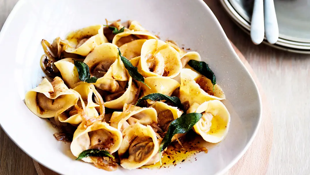 Kürbis-Tortelloni mit Amarettini Rezept - Foto: Are Media Syndication Kürbis-Tortelloni mit Amarettini Rezept - Foto: Are Media Syndication