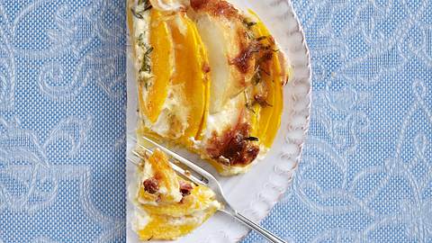 Kürbisgratin mit Apfelspalten Rezept - Foto: House of Food / Bauer Food Experts KG