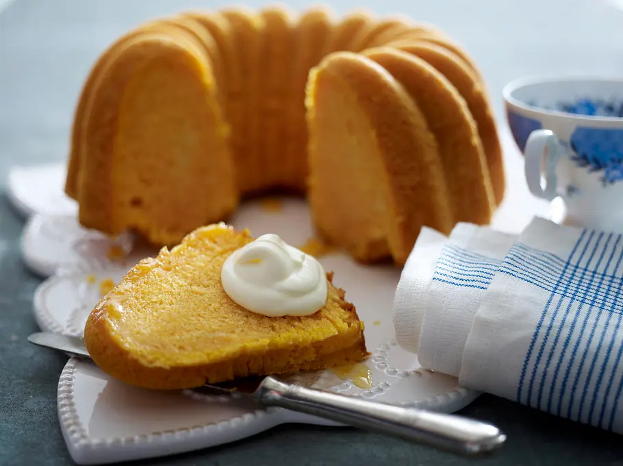 Kürbisgugelhupf mit Orangen-Zitronen-Sirup Rezept Kürbisgugelhupf mit Orangen-Zitronen-Sirup Rezept