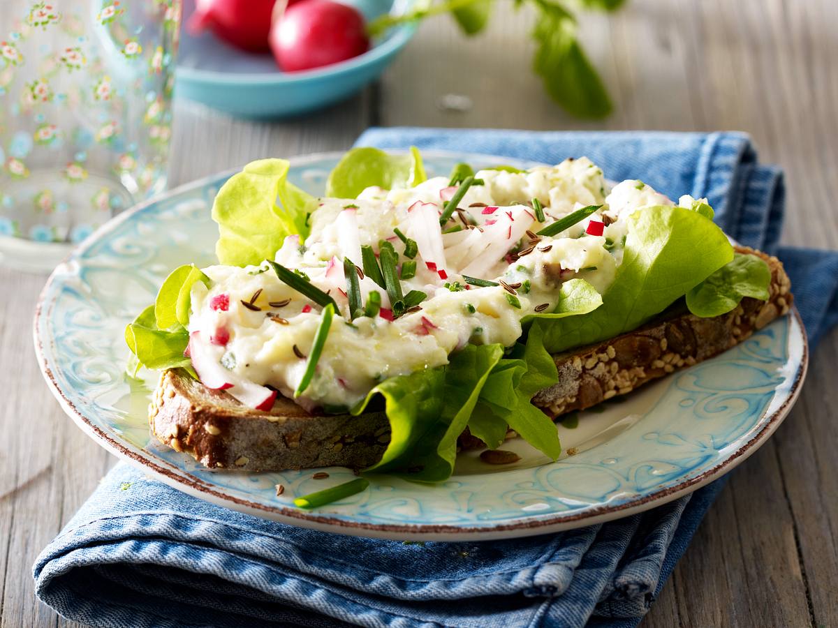 Kürbiskernbrot mit Kartoffelkäse Rezept