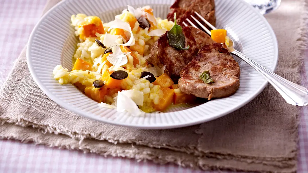 Kürbisrisotto zu Schweinemedaillons Rezept - Foto: LECKER @ Bauer Media Group Kürbisrisotto zu Schweinemedaillons Rezept - Foto: LECKER @ Bauer Media Group