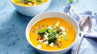 Kürbissuppe „All Week long“ mit Quinoacrunch Rezept - Foto: LECKER @ Bauer Media Group Kürbissuppe „All Week long“ mit Quinoacrunch Rezept - Foto: LECKER @ Bauer Media Group