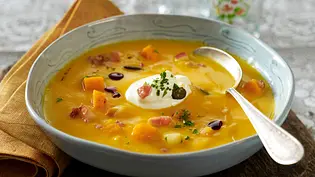Kürbissuppe: fruchtig & würzig, mit Apfelstückchen, Speck und Petersilie Rezept - Foto: LECKER @ Bauer Media Group Kürbissuppe: fruchtig & würzig, mit Apfelstückchen, Speck und Petersilie Rezept - Foto: LECKER @ Bauer Media Group