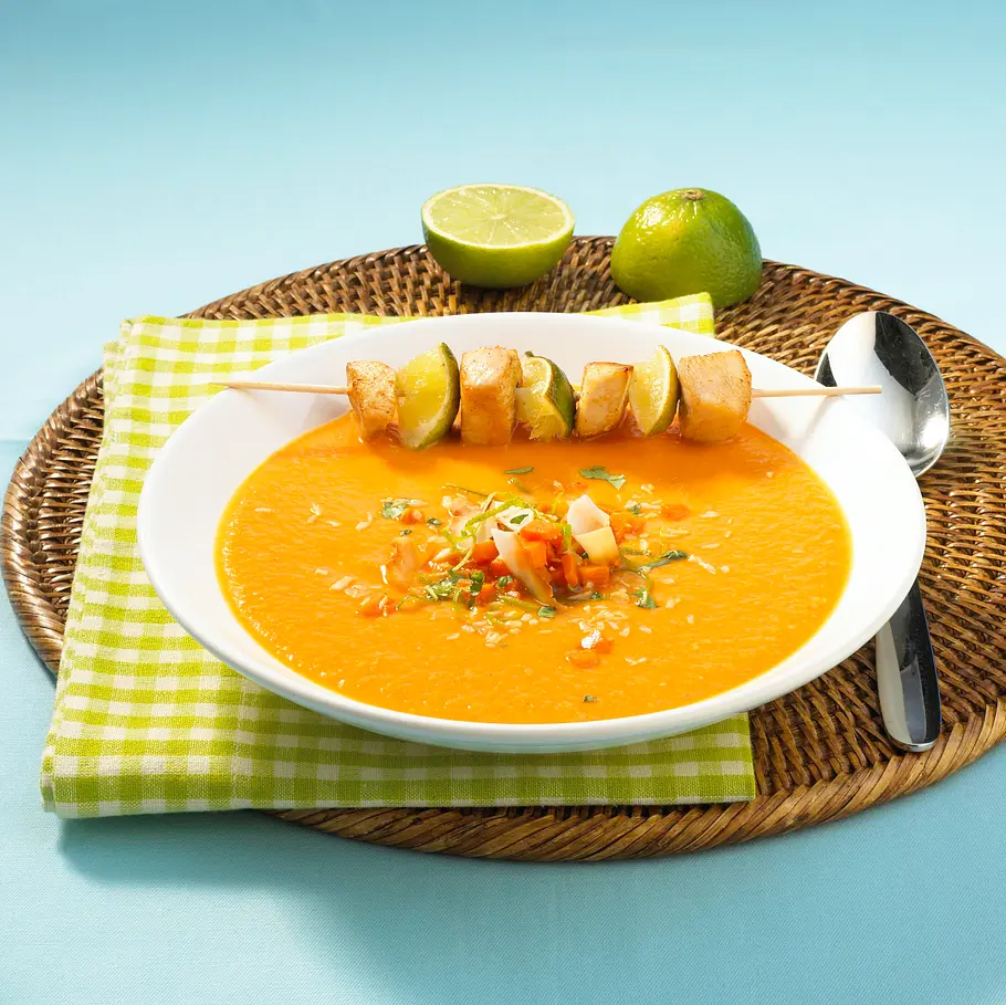 Kürbissuppe mit Hähnchen-Spieß Rezept Kürbissuppe mit Hähnchen-Spieß Rezept