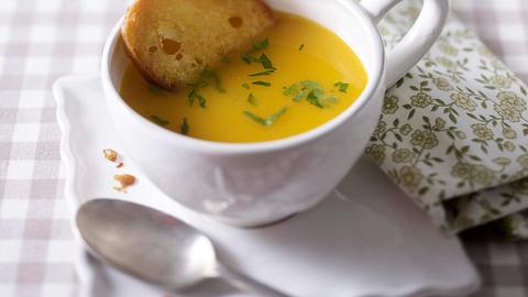 Kürbissuppe mit Muskat und weißem Balsamico Rezept - Foto: House of Food / Bauer Food Experts KG