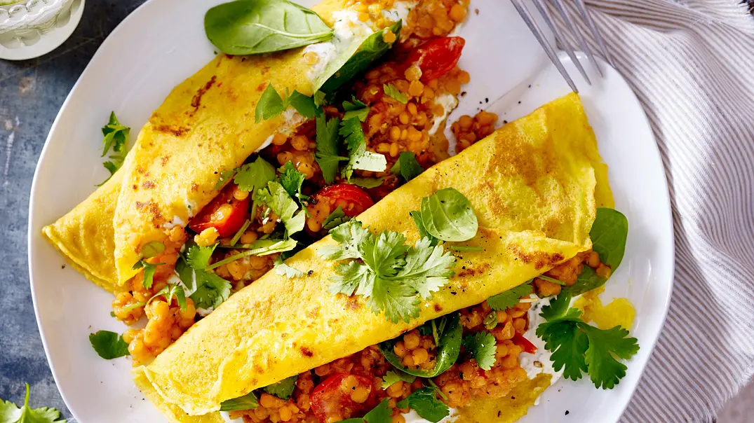 Kurkumapfannkuchen gefüllt mit Linsen-Dal Rezept - Foto: LECKER @ Bauer Media Group Kurkumapfannkuchen gefüllt mit Linsen-Dal Rezept - Foto: LECKER @ Bauer Media Group