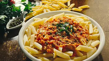 Kurze Makkaroni mit Thunfischsoße Rezept - Foto: LECKER @ Bauer Media Group Kurze Makkaroni mit Thunfischsoße Rezept - Foto: LECKER @ Bauer Media Group