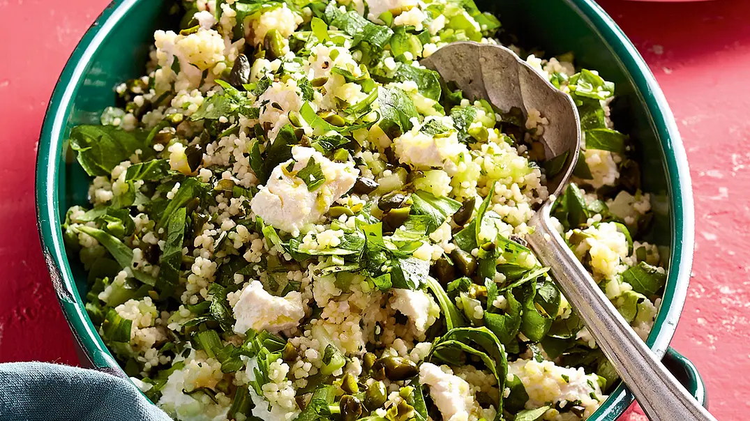 Kusskuss mit Minze und Ziegenkäse-Schmatzern Rezept - Foto: LECKER @ Bauer Media Group Kusskuss mit Minze und Ziegenkäse-Schmatzern Rezept - Foto: LECKER @ Bauer Media Group