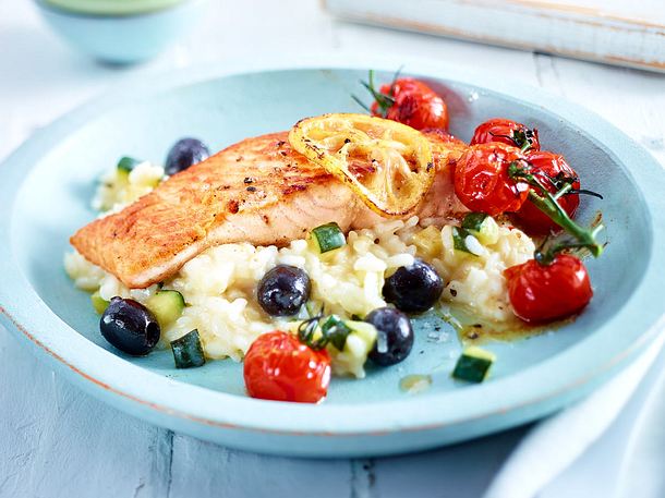 Lachs auf Zucchini-Risotto Rezept Lachs auf Zucchini-Risotto Rezept