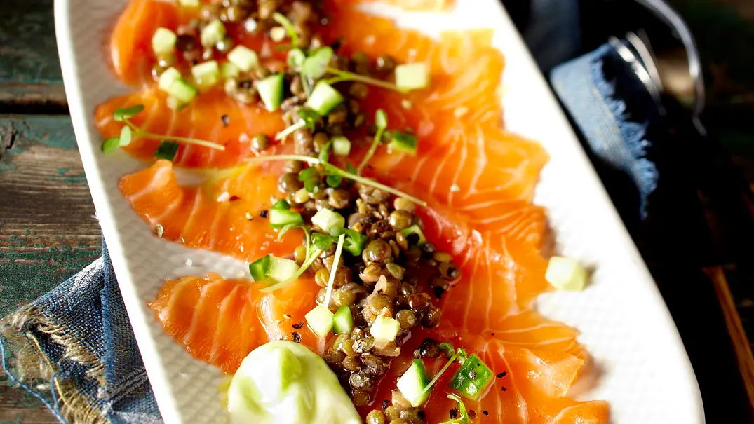 Lachs-Carpaccio Rezept - Foto: LECKER @ Bauer Media Group Lachs-Carpaccio Rezept - Foto: LECKER @ Bauer Media Group