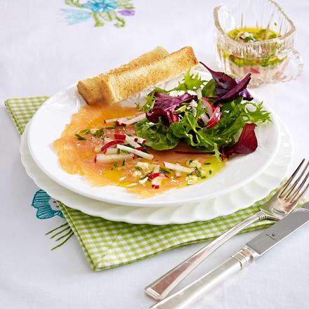 Lachs-Carpaccio mit Radieschendressing Rezept