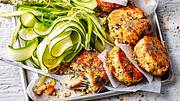 Lachs-Couscous-Buletten mit Zucchini-Spargel-Salat - Foto: House of Food / Bauer Food Experts KG