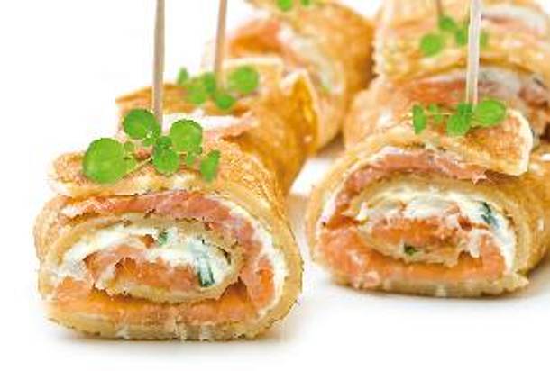 Lachs-Crêpes mit Meerrettich-Mousse Rezept Lachs-Crêpes mit Meerrettich-Mousse Rezept