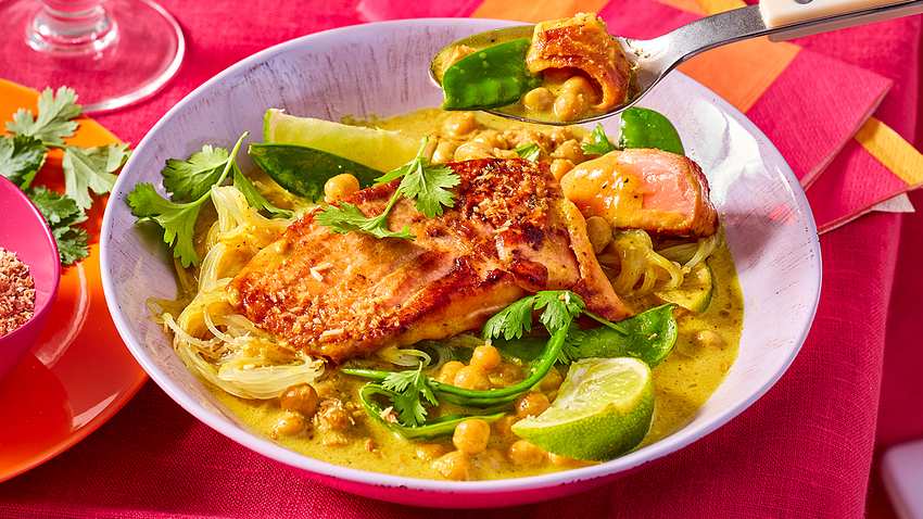  Lachs-Curry mit Glasnudeln Rezept - Foto: House of Food / Bauer Food Experts KG