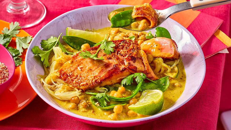  Lachs-Curry mit Glasnudeln Rezept - Foto: House of Food / Bauer Food Experts KG