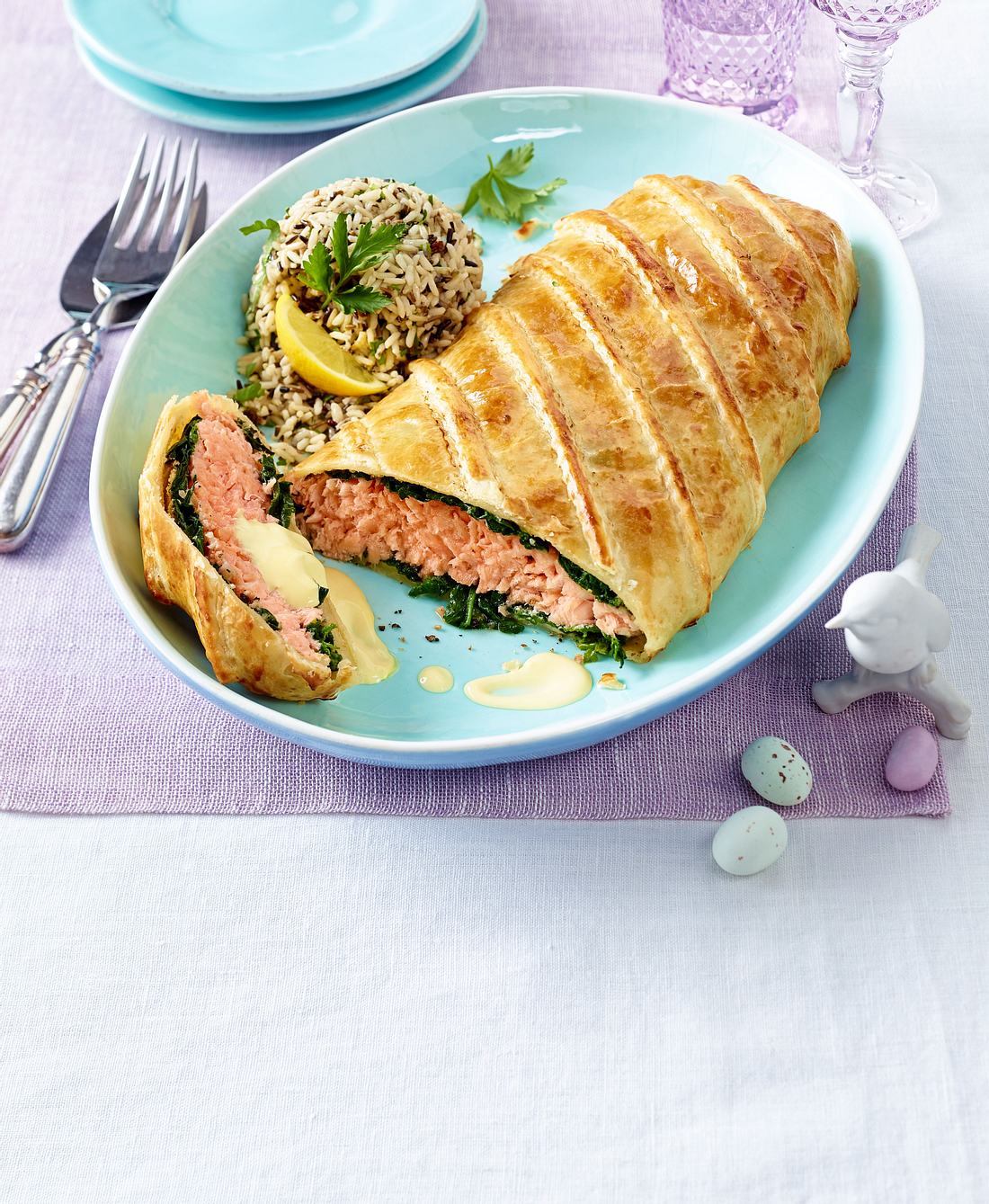 Lachs in Blätterteig mit Sauce Hollandaise Rezept Lachs in Blätterteig mit Sauce Hollandaise Rezept