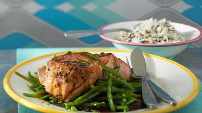 Lachs in Teriyaki mit Zuckerschoten Rezept - Foto: Pretscher, Tillmann