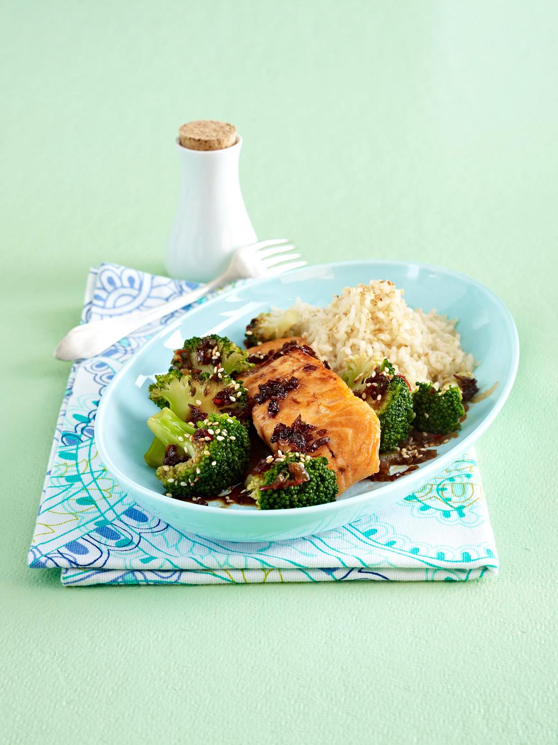 Lachs mit Asia-Brokkoli Rezept Lachs mit Asia-Brokkoli Rezept