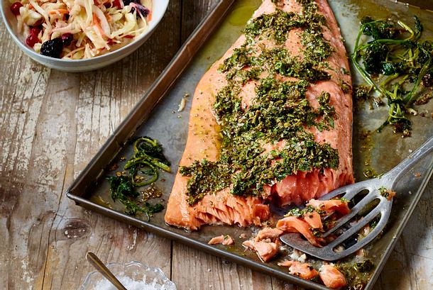Lachs mit fruchtigem Krautsalat Rezept Lachs mit fruchtigem Krautsalat Rezept