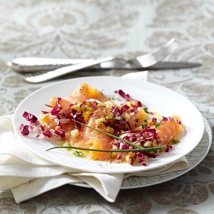 Lachs mit Kartoffel-Apfel-Vinaigrette Rezept Lachs mit Kartoffel-Apfel-Vinaigrette Rezept