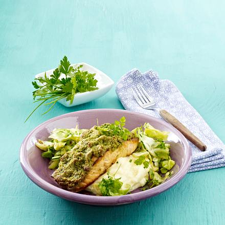 Lachs mit Kräuterkruste und Spitzkohl-Gemüse Rezept