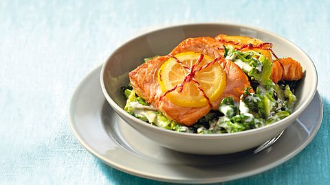 Lachs mit scharfem Wirsing Rezept - Foto: House of Food / Bauer Food Experts KG