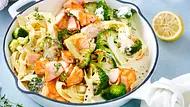 Lachs-Nudelpfanne mit Brokkoli Rezept - Foto: LECKER @ Bauer Media Group Lachs-Nudelpfanne mit Brokkoli Rezept - Foto: LECKER @ Bauer Media Group