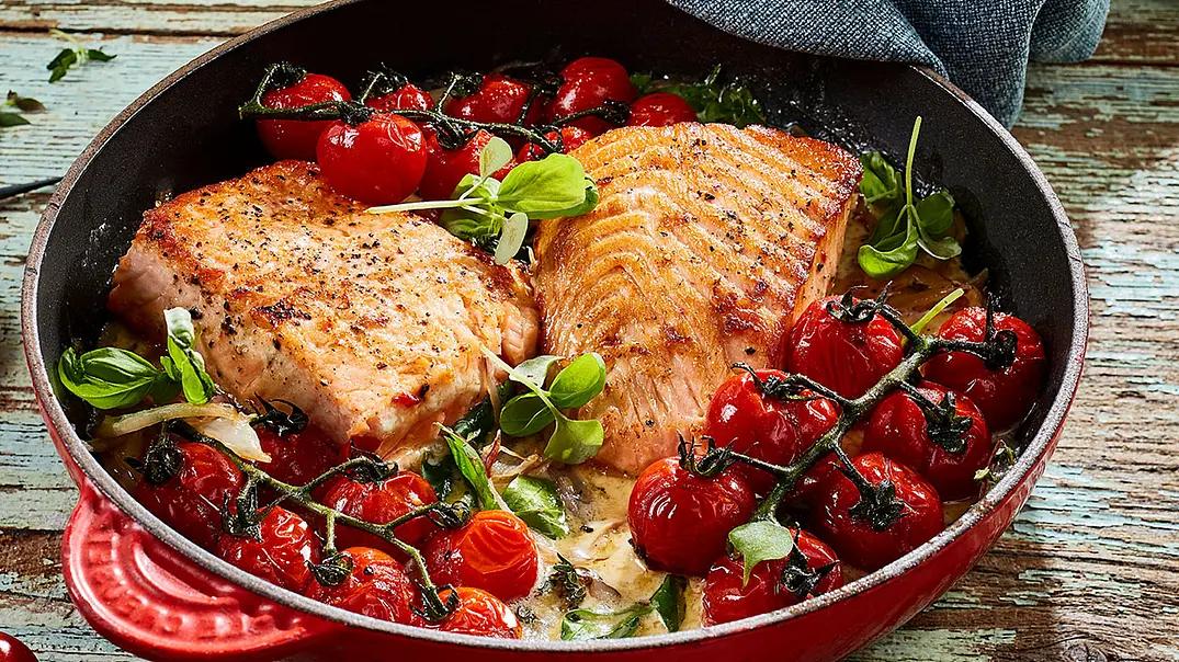 Lachs-Pfanne in Sommerlaune Rezept - Foto: LECKER @ Bauer Media Group Lachs-Pfanne in Sommerlaune Rezept - Foto: LECKER @ Bauer Media Group