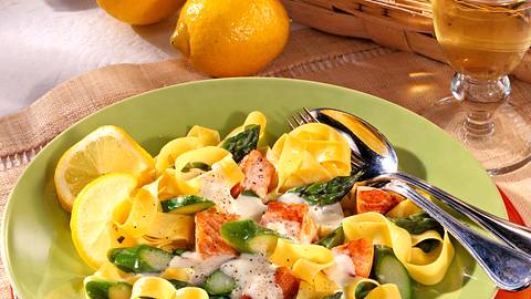 Lachs-Spargel-Nudeln Rezept - Foto: House of Food / Bauer Food Experts KG