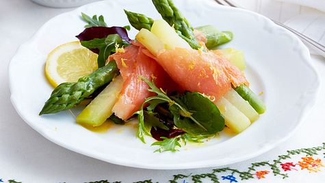 Lachs-Spargel-Röllchen mit Zitronen-Vinaigrette Rezept - Foto: House of Food / Bauer Food Experts KG