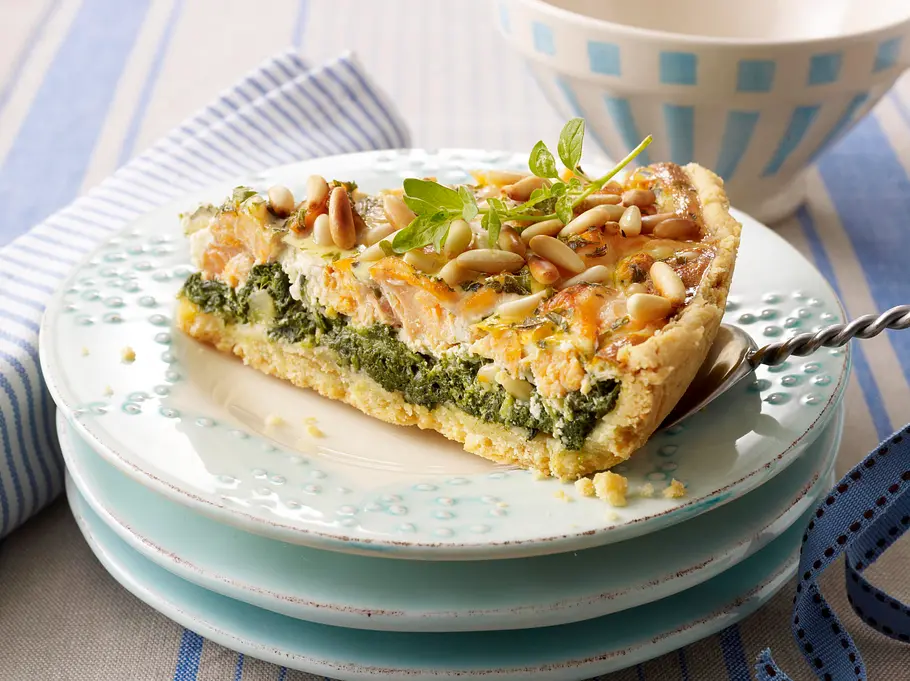 Lachs-Spinat Quiche mit buttrigem Mürberteig Rezept Lachs-Spinat Quiche mit buttrigem Mürberteig Rezept