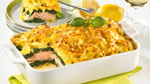 Lachs-Tagliatelle-Lasagne mit Spinat Rezept - Foto: Maass
